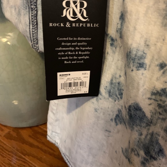 Top - Picture 3 of 4